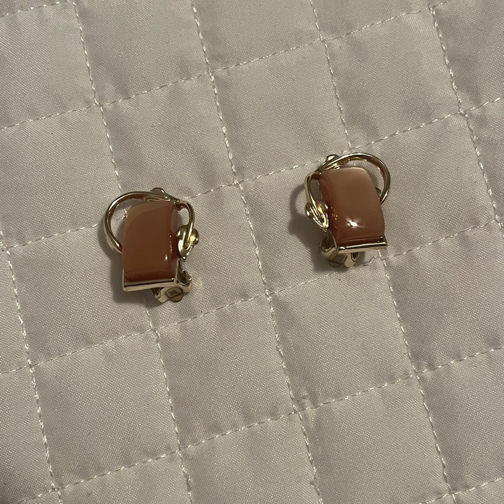 Vintage Elegant Tan and gold toned Clip-On Earrings